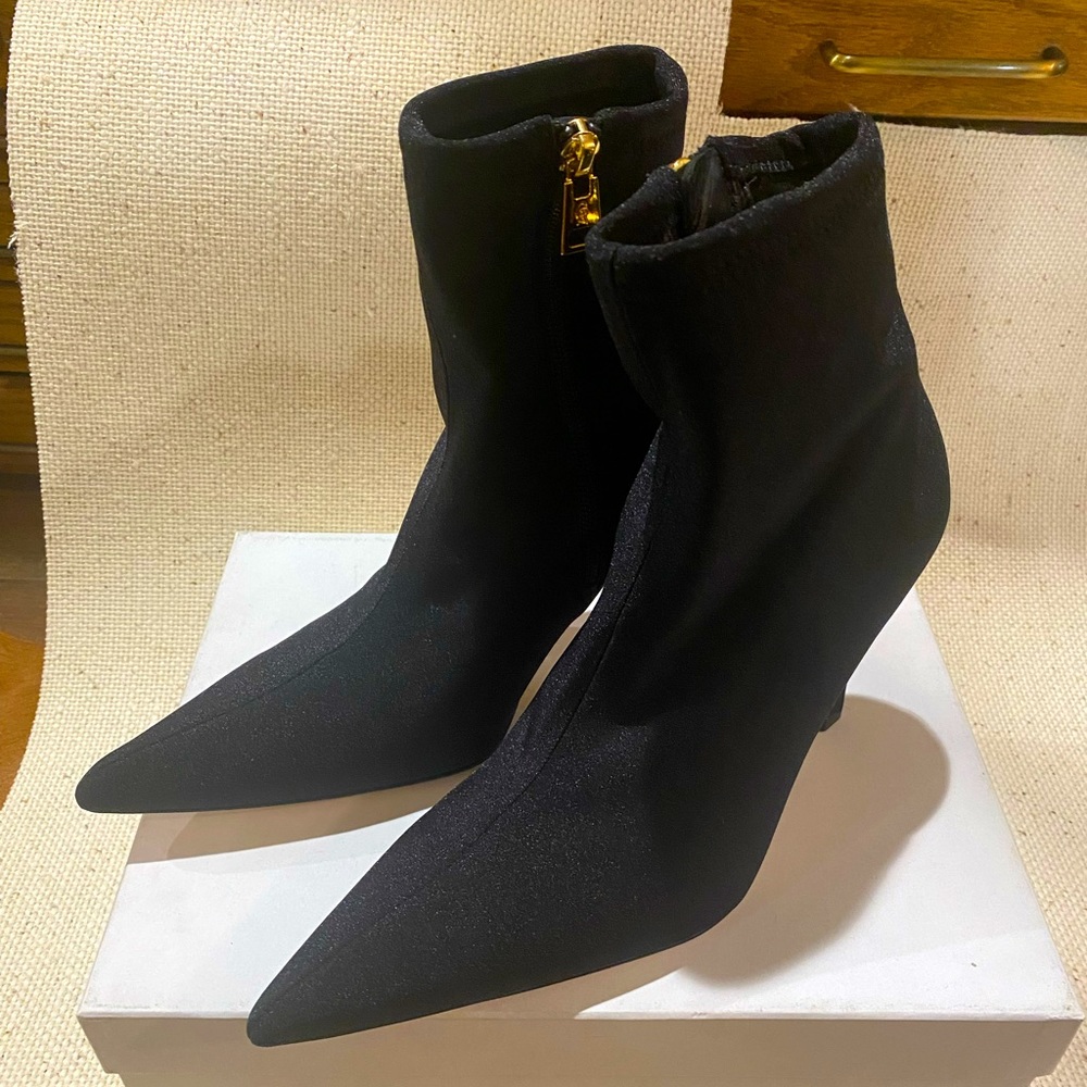 Good American Black Neoprene Pointed Bootie